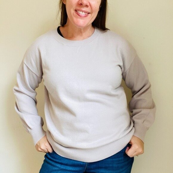 Pale Gray Crew Neck Women's Knit Sweater Size Medium - Picture 5 of 9